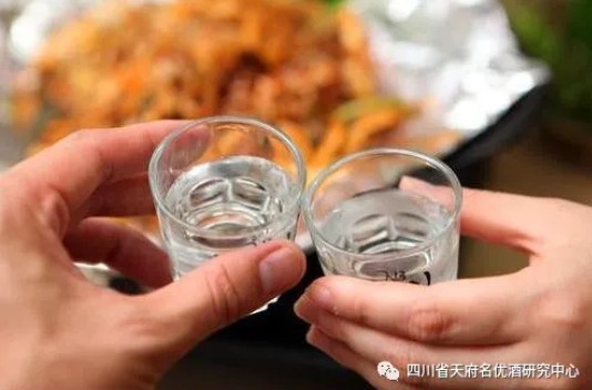 白酒太辣！？这可和酒精度没啥关系